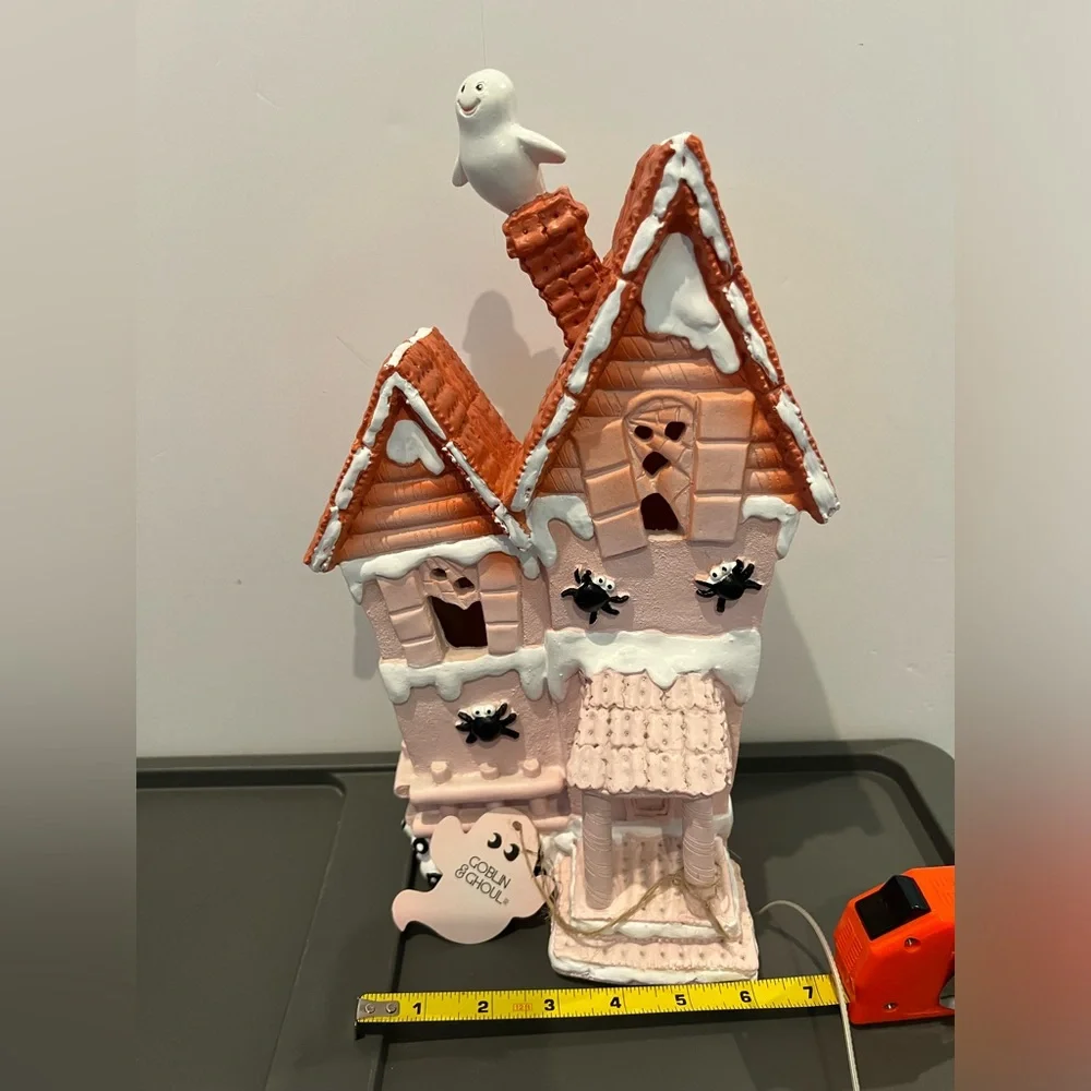 🍁Adorable Globin & Ghoul Pink Light-up Haunted House- NWT - Picture 7 of 8